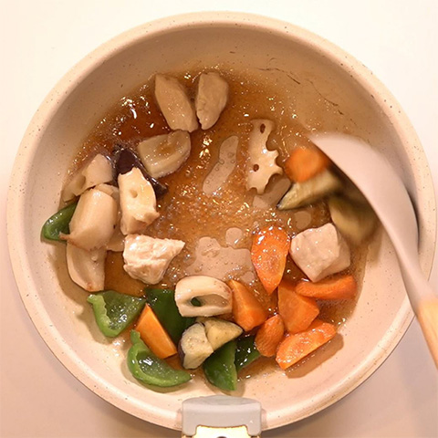 鶏むね肉と秋野菜の甘酢あんの作り方 Step4